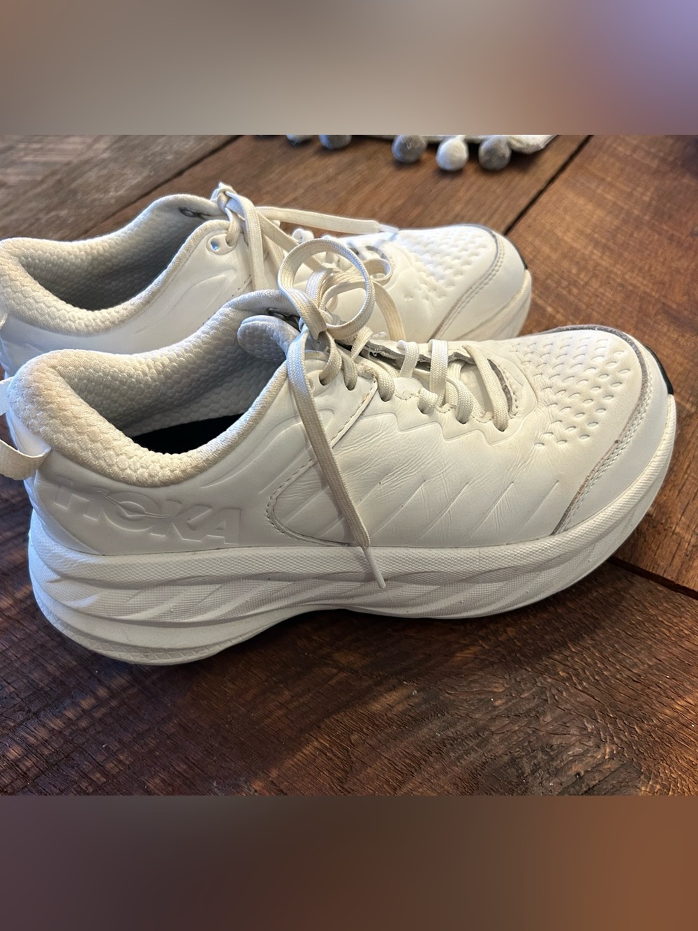 Hoka Women's Bondi SR Sneakers – White/White – Size 7.5 Great Condition